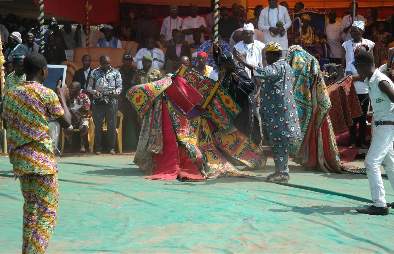 Sortie de masques Egungun au Bénin